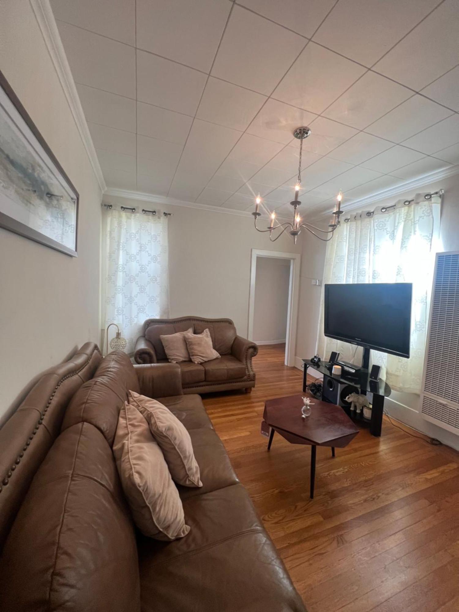 Apartment 939 Oak St