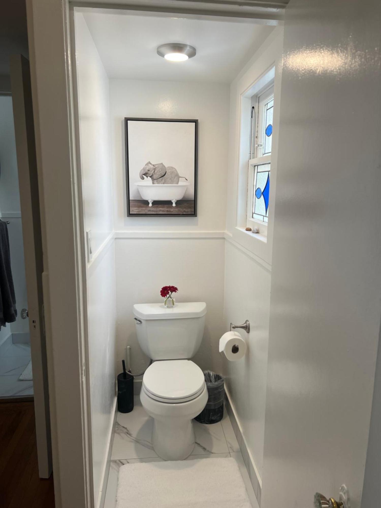 939 Oak St Apartment