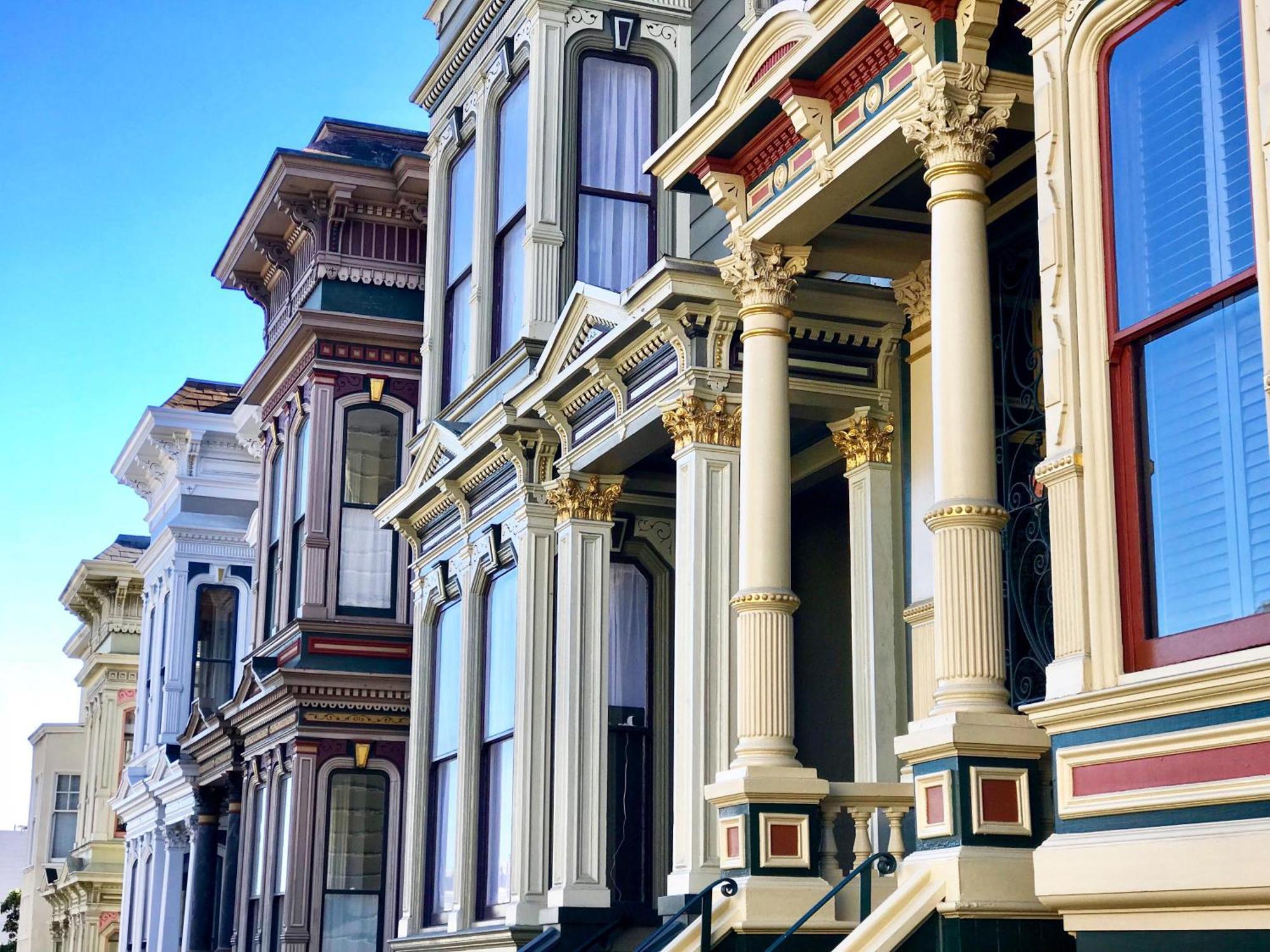 939 Oak St Apartment *