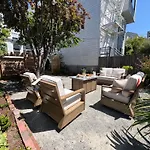 939 Oak St