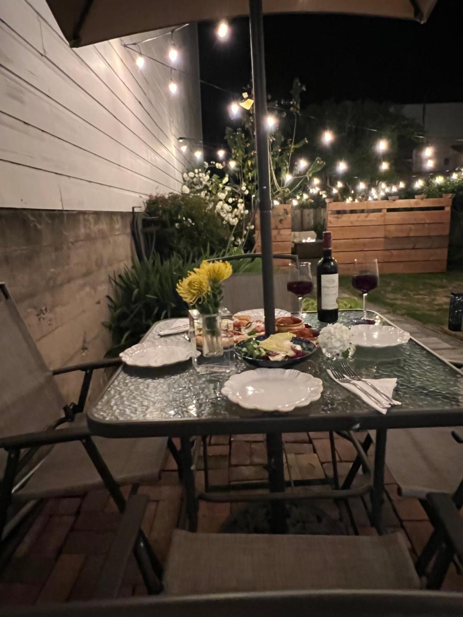 939 Oak St Apartment *